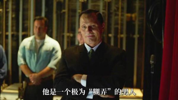 两人触碰后缩手藏笑,谁先捅破窗户纸
