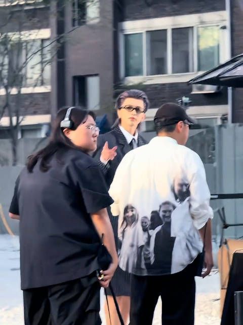 空降首尔 紫发帅晕所有人