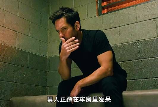 男子穿上神秘战甲:竟直接变身成蚂蚁的科幻场景