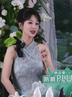 杨紫去白玉兰穿长袖是为了遮手黑 哈哈猜到了！ 手臂都渐变层了
