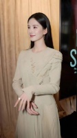 羽衣常带烟霞色，不染人间桃李花，美出高级感