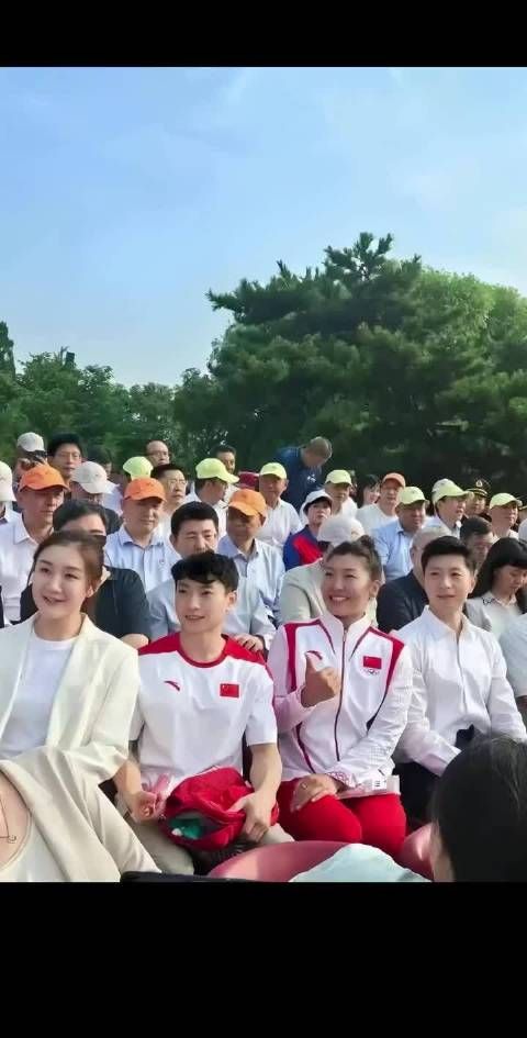 最左边是陈梦,右边是马龙 优秀的龙梦兄妹!龙福竹也太帅了