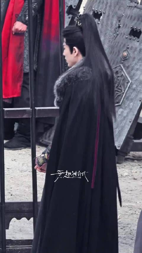 张凌赫这个身材穿古装才好看啊,比例也太好了吧