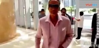 谢贤对谢霆锋走他后路很快离婚感到自责，忍不住哭了