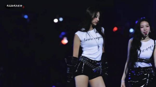 混血美女GAWON李嘉元热舞直拍感受下,这大长腿真的是惊艳绝伦
