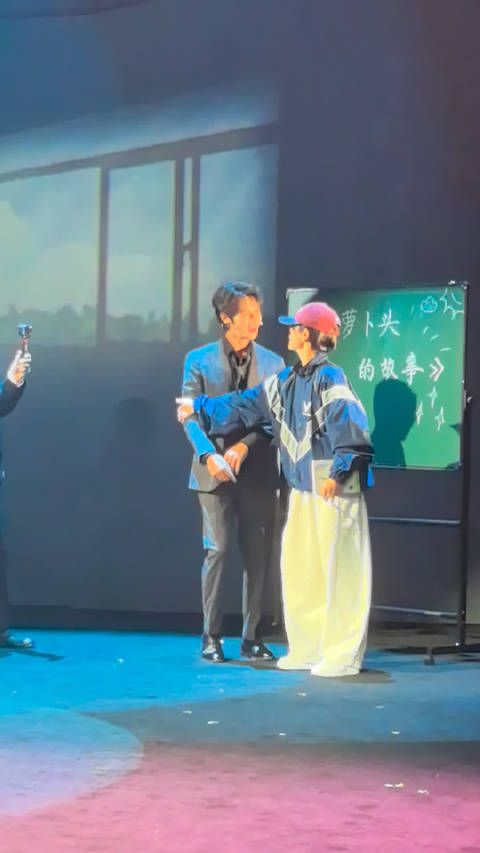 欣赏郑老师的舞蹈