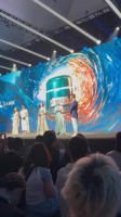 欧阳娜娜蓝色抹胸长裙出席活动