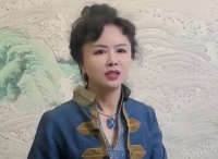 她一嫁演员祝延平，二嫁杜淳老爸杜志国，如今老了与儿子相依为命