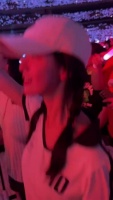 陈都灵片场休息状态轻松获赞