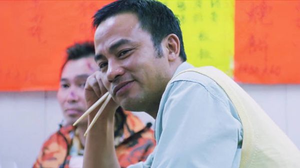 任达华谈判桌眼神震慑全场，吴镇宇遭酒瓶爆头