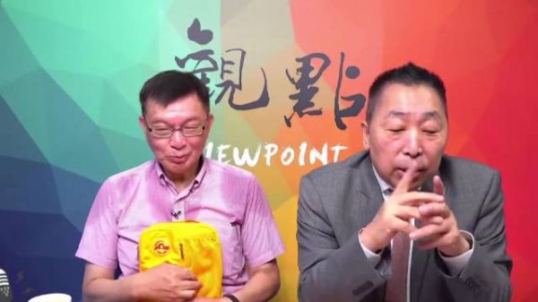 苑举正参加93阅兵后携伴手礼亮相节目,唐湘龙羡慕