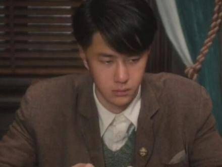 接电话前记得把钢笔盖拧好哦,像魏若来那样优雅从容!