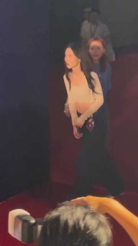 金晨:我不是来休假的吗?怎么突然上红毯了