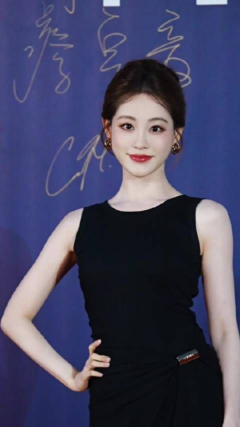 特别特别喜欢祝祝昨晚打红毯白天活泼小女孩晚上是妈咪