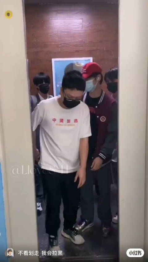肚肚疼…前年今日还是麻将桌一起下班