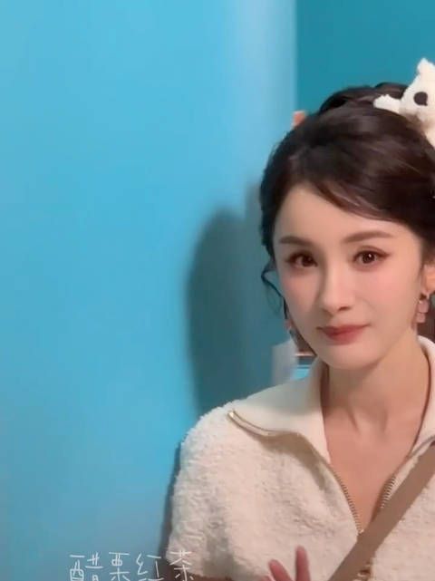 这个慢镜头走过来挥手,好蛊! 水印