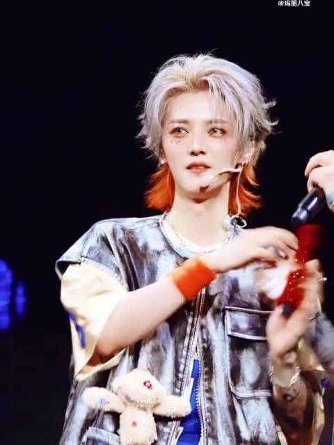 鹿晗澳门演唱会门票秒售罄,粉丝蹲守补票机会