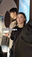 张柏芝刘嘉玲撞肩后相视一笑