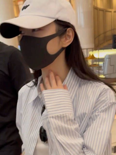 景甜昨天参加完活动之后喉咙就不舒服了