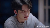 凌霄给腿伤尖尖上药，子秋意外得知，多年前冤枉生父