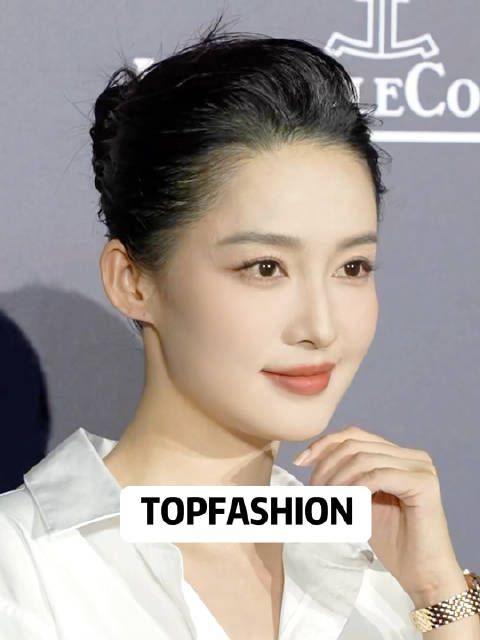 演绎经典白衬衫,干净利落,真的真的好有气质啊!