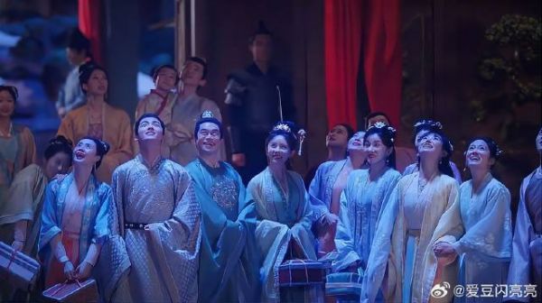 六少主开府以为没人,没想到姐妹团都来了,有被感动到