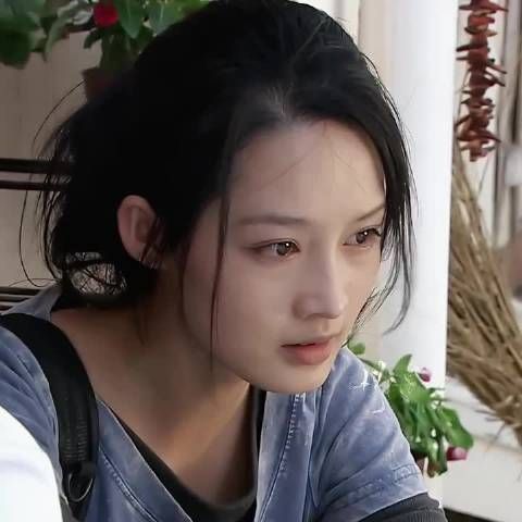 被李沁美到简直是再容易不过的事,真就洗把脸就来演戏了呗,美成这样