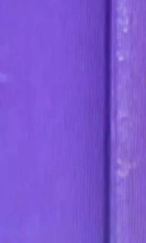 邓为鸭舌帽造型引热议,气质出众成焦点