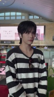 邵子恒182男模身材引关注，宽肩窄腰自带镜头感