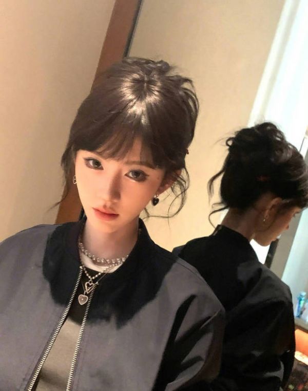鞠婧祎生图美丽大方。