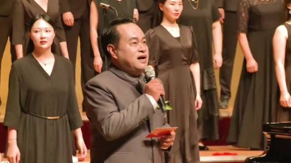 哈哈哈,主持人嘴瓢瞬间:“掀起你的头盖骨…”