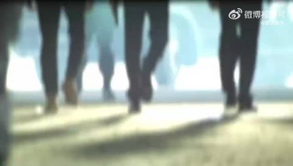 白敬亭《不眠日》打戏惊艳，银行斗劫匪行云流水