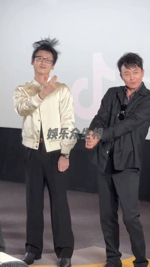 白敬亭和刘奕君同框跳刀马舞，白敬亭的头发是假发片吗？