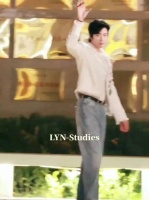 哇噢 换了一个小香风的外套真帅呀