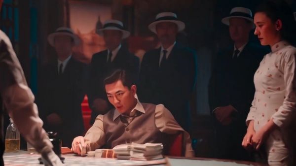 褚韶华宴会偶遇夏元，进d场帮卢先生赢五万大洋