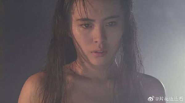 美女带宁采臣逃亡,亲自给宁采臣取暖,对宁采臣太好了