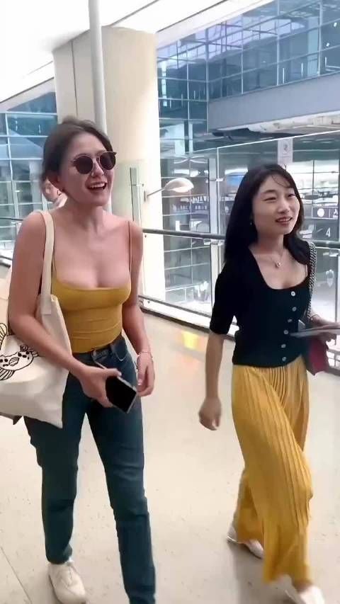 热依扎身材真不错