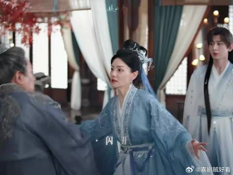 以后家里不用摆那么多碗筷了,因为再也没有人等他回家了