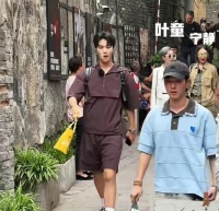 曝刘嘉玲叶童等人重庆录节目，招群演装粉丝，只包饭不给钱没人去