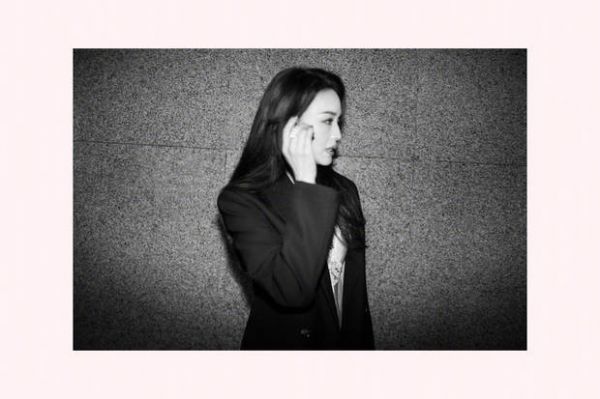 舒淇侧颜精致。