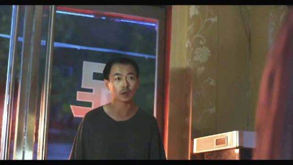 当恐惧爬上心头，善良也会被吞噬！ 一场疑似染病的危机，直接让他心态崩了！