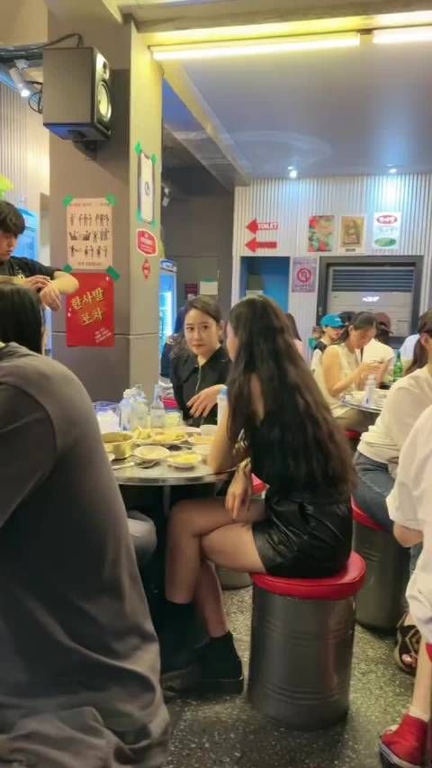 韩国人吃饭是真能喊啊,我都一度怀疑是不是我耳朵出了什么问题