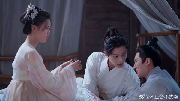 《七时吉祥》 陆长空装病求投喂,祥云边哭边掐他胳膊:还挺能忍啊
