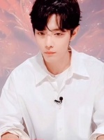 你看那个喝饮料的时候像级了我们喝到奶茶样子～xz