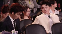 杨紫和许凯同台领奖，台下张晚意狠狠盯着台上，太不放心妹妹