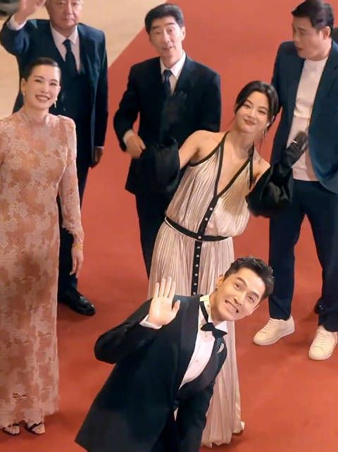 胡歌唐嫣等《繁花》主创红毯时尚瞬间回顾