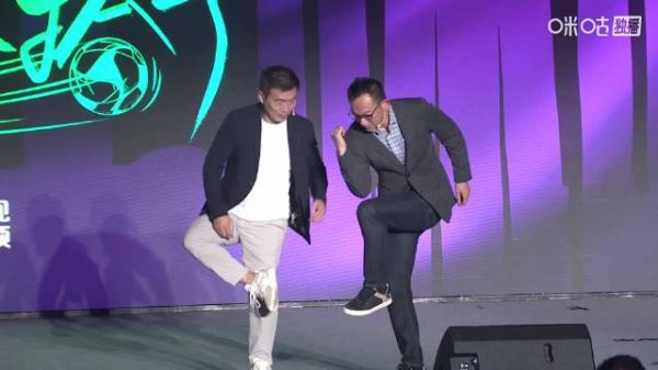 黄老师四川方言功底不错,现场拿捏“斗鸡”