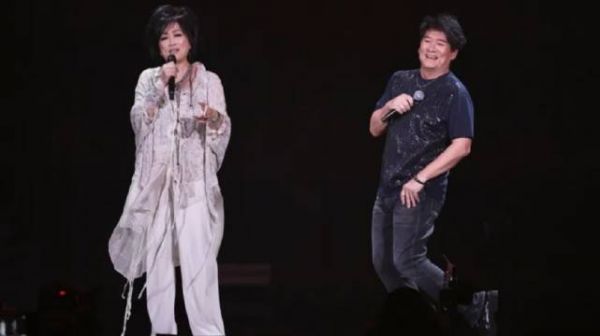 周华健小巨蛋开唱首曲重来,与齐豫合唱掀回忆杀