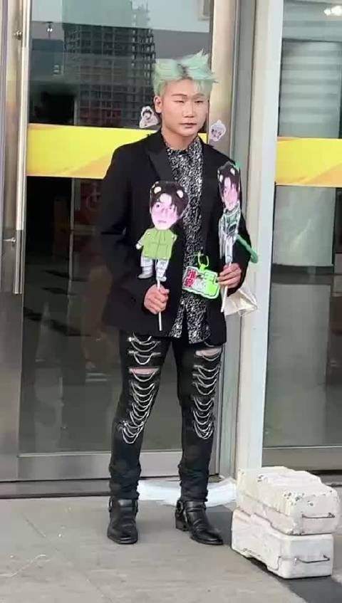 笑死了，小汤圆爆急叫保安，没想到保安也是小扁担