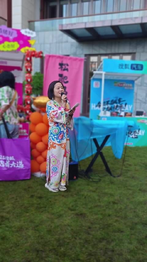 佳佳老师自律身材棒嗓音绝,成搜狐健康展位流量密码